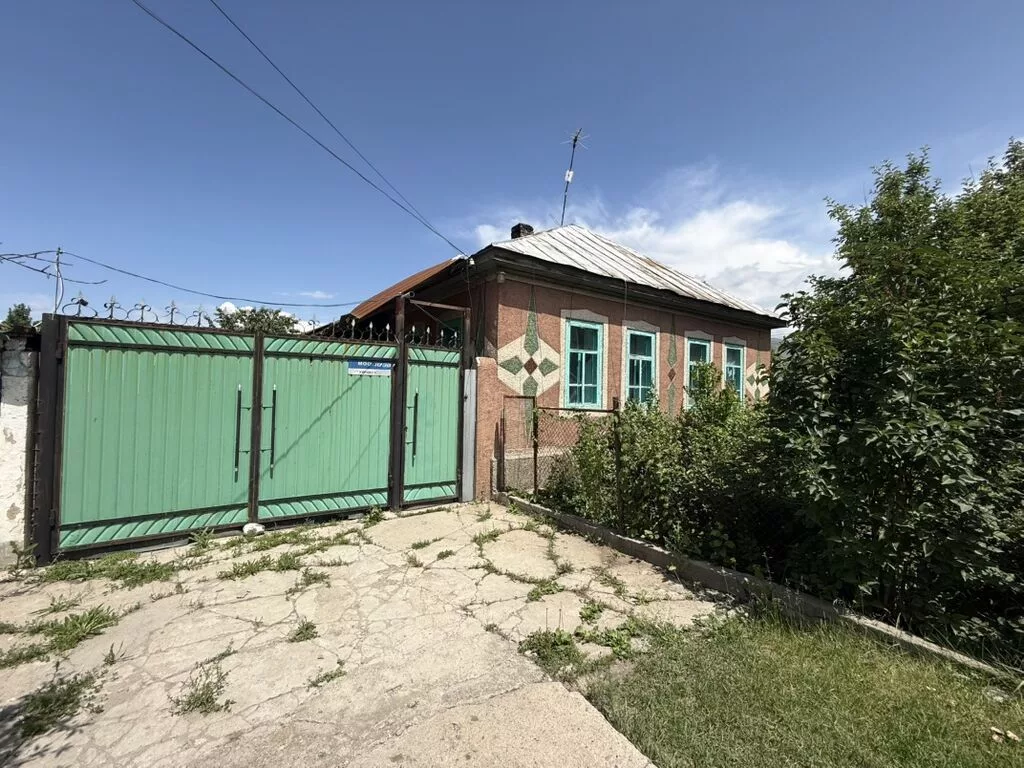 🏡 Продаётся дом в г. Каракол! 📍 Адрес: ул. Московская, угловой участок