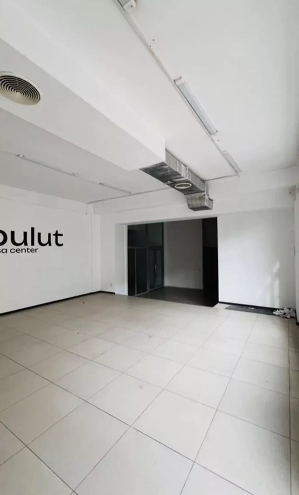 Сдаю Офис целиком: 100 м², В жилом комплексе, С ремонтом, Первая линия, С высокими потолками
