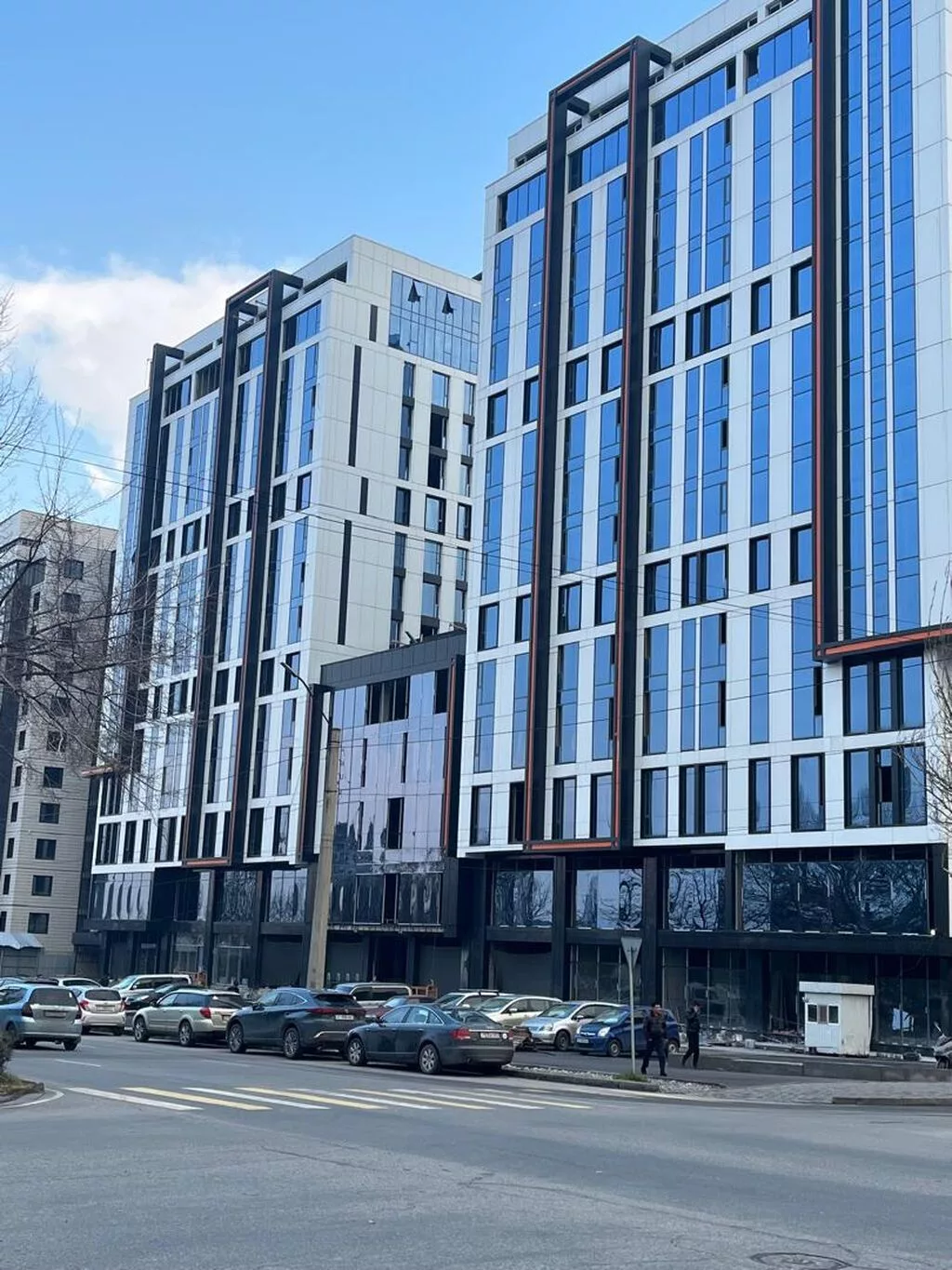 The entire office: Колл-центр, IT company, 286 м², В бизнес центре, Без ремонта, 1 линия, С отдельным сан узлом, With parking