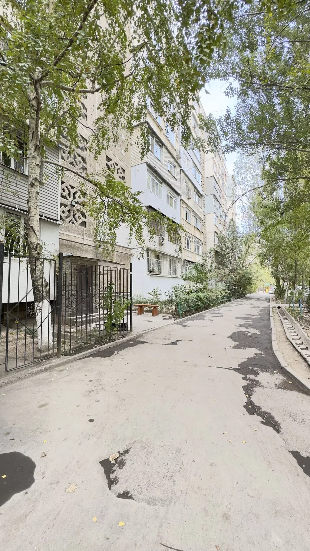 2 комнаты, 52 м², 12 мкр 106 серия, 3 этаж, Старый ремонт