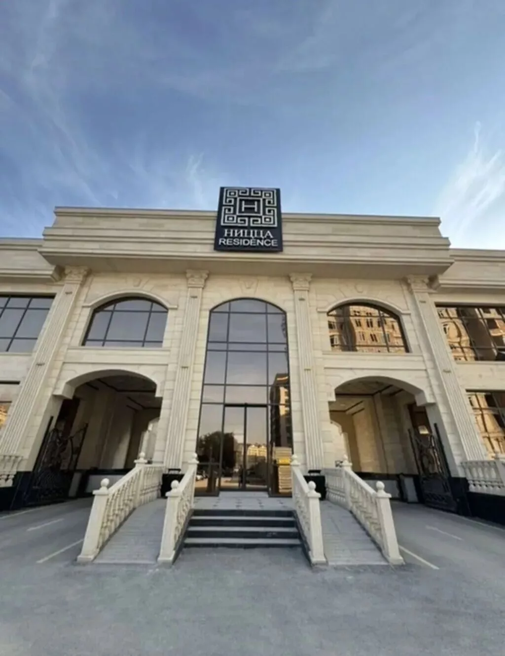 3 комнаты, 125 м², АУЦА Элитка, 2 этаж, ПСО (под самоотделку)