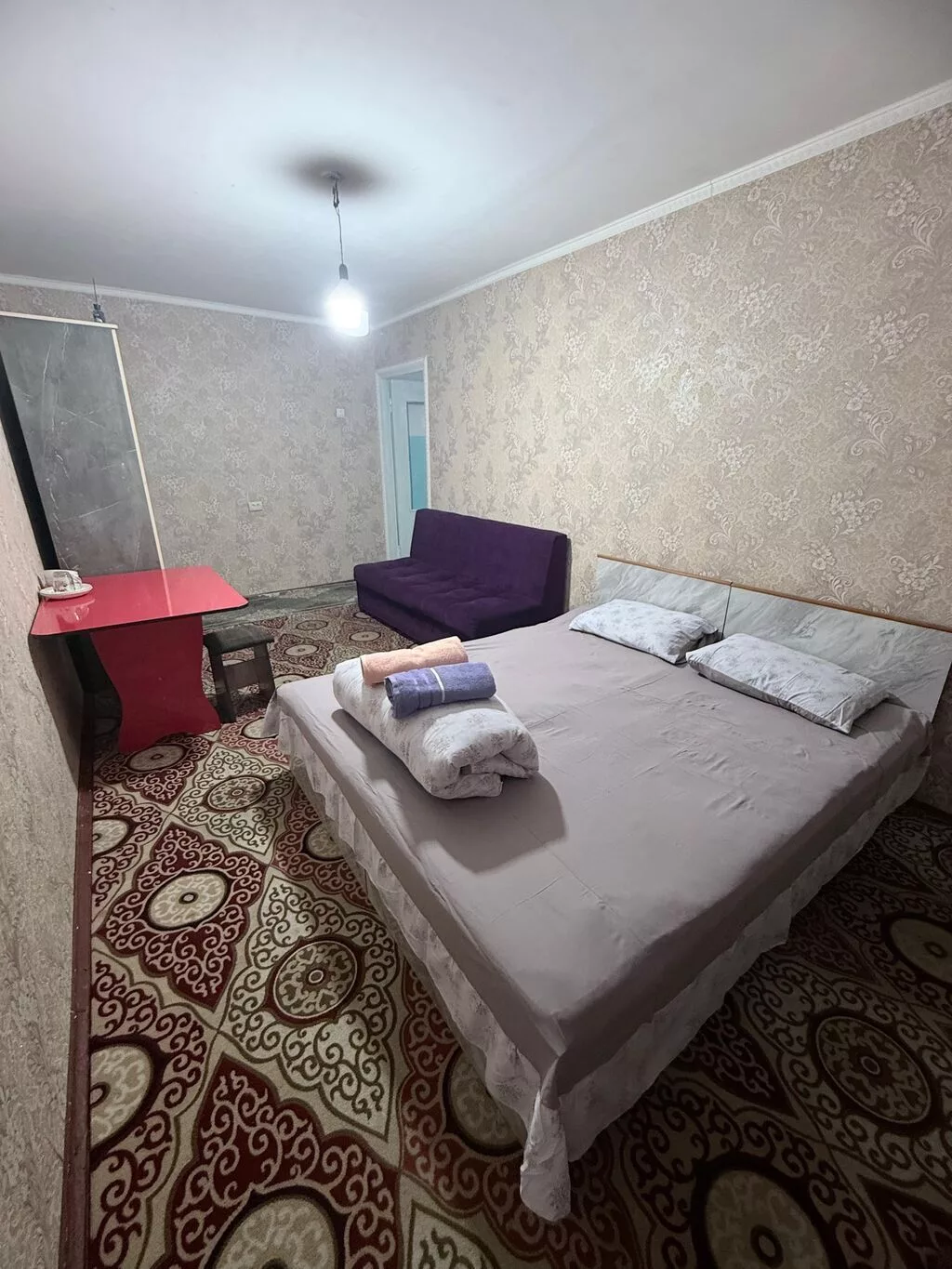 Жалал-абад 
Стушный квартира 
1 саат 500 сом
Ночь 
Чутка
