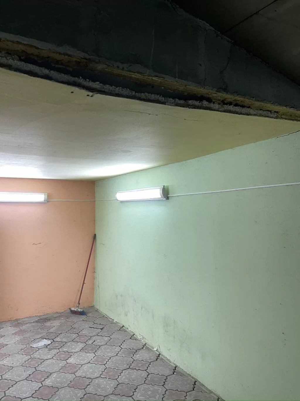 Продаю гараж в гаражном кооперативе. 4х7м. Чуть вытянутый, утепленный