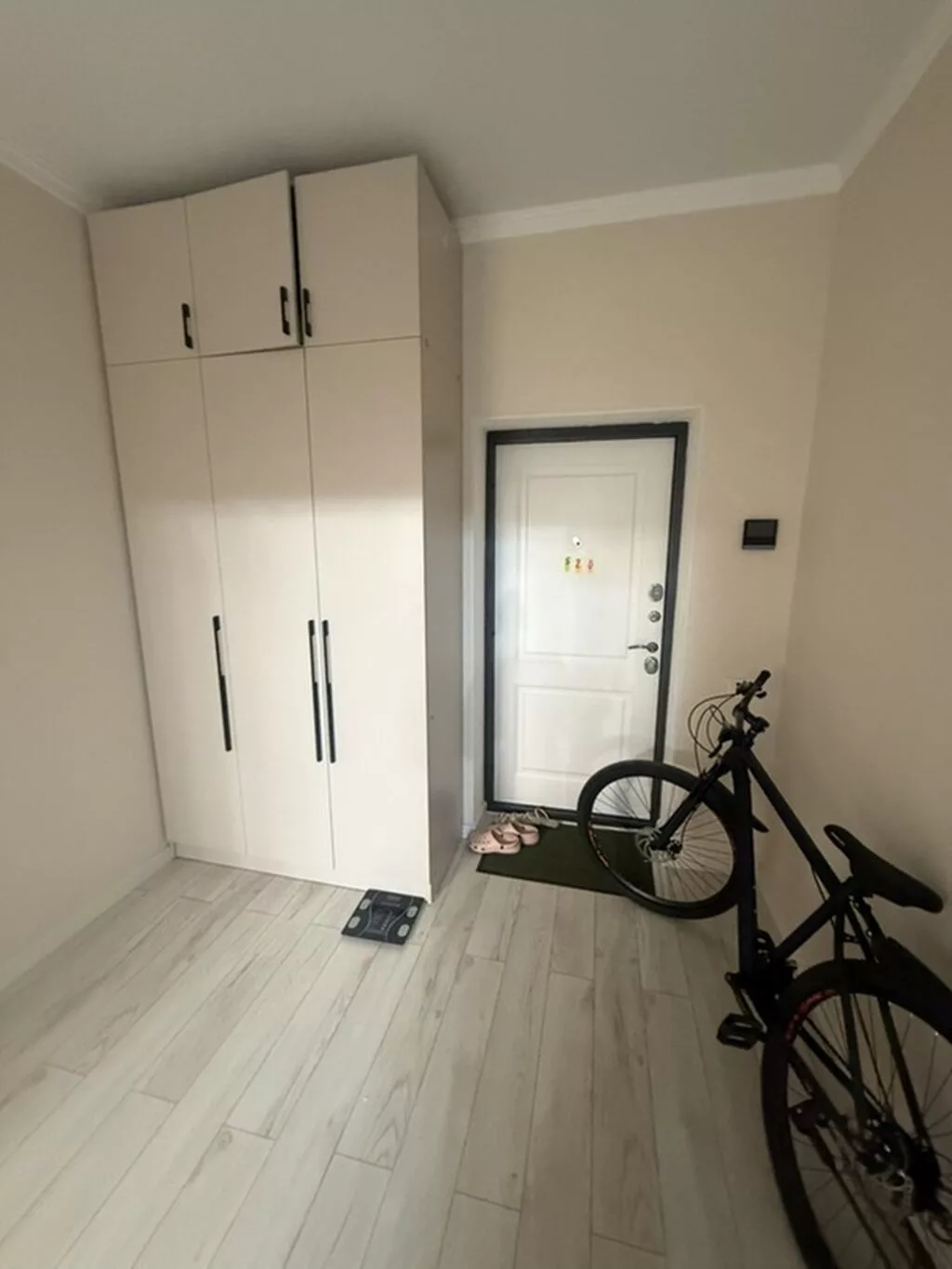 🏠 Джал-15те 1 бөлмөлүү квартирага 1 кыз керек! Квартирада жалпы 3 кыз
