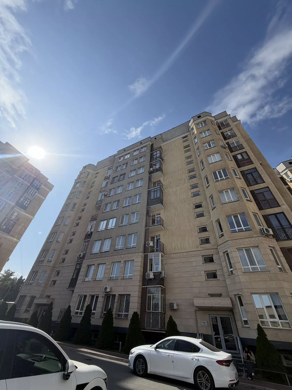 3 комнаты, 124 м², Элитка, 1 этаж, Старый ремонт