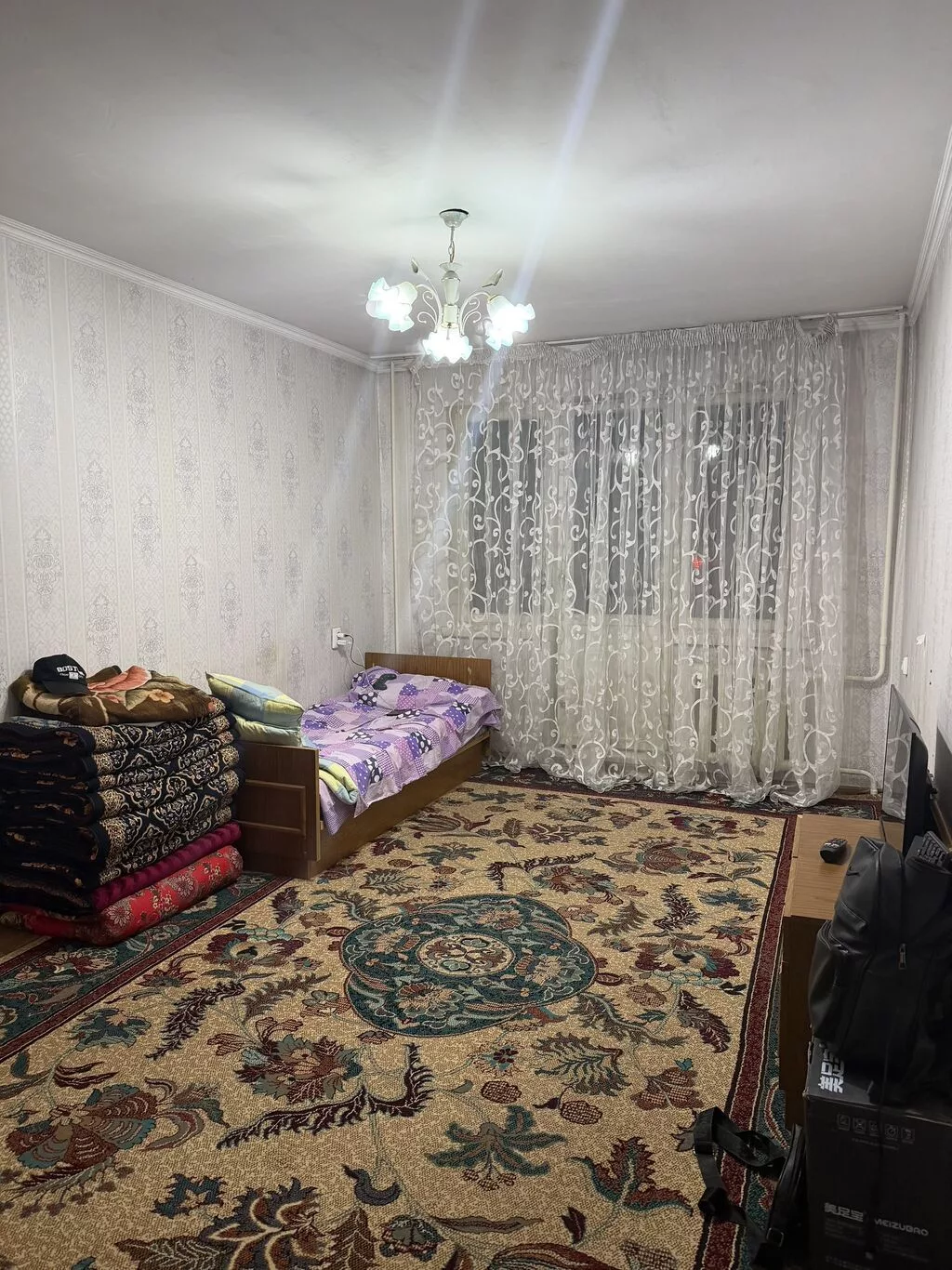 🏠 Сдаётся 1-комнатная квартира 📍 Аламедин-1, Ауэзова 6 💰 Аренда — 37
