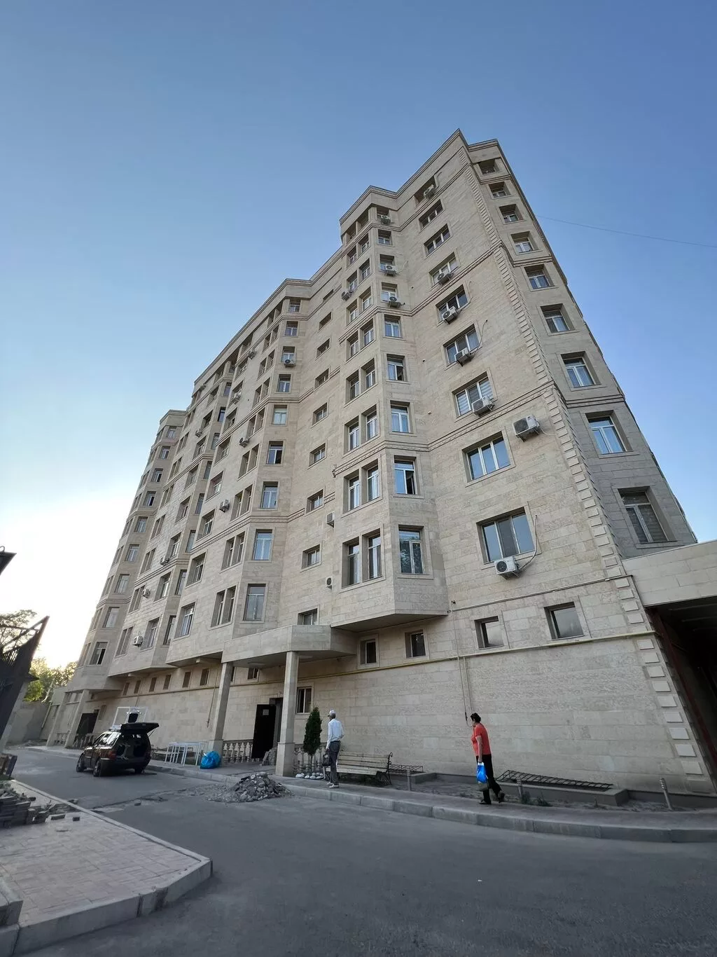 Сдаю 2 комнатную квартиру на против азия молл, 72кв* после ремонта