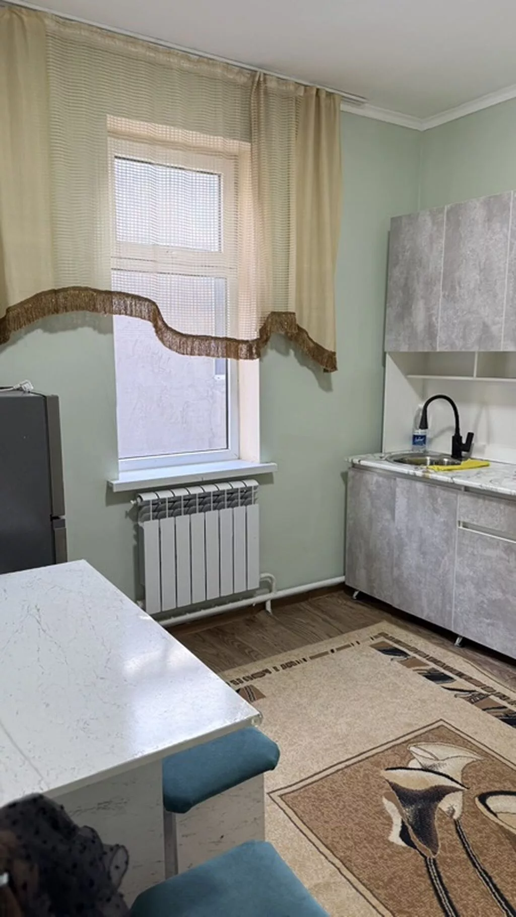 Сдаётся компактная меблированная квартира с отдельной кухней