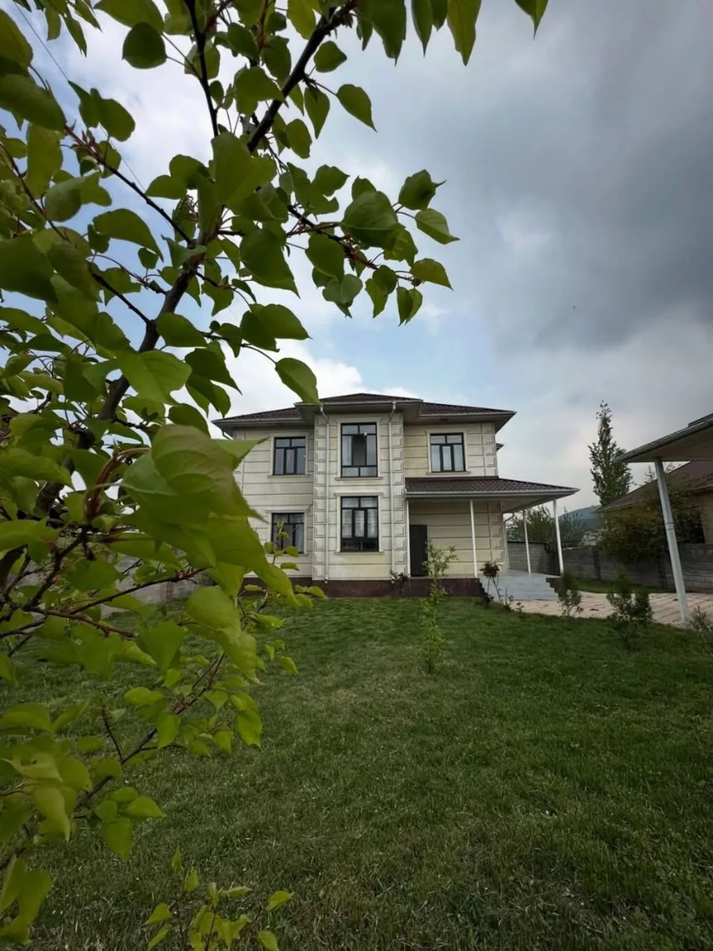 На продаже 2х этажный Дом 🏡😍 📍Адрес: Таш-Добо (Воронцовка) Полтора