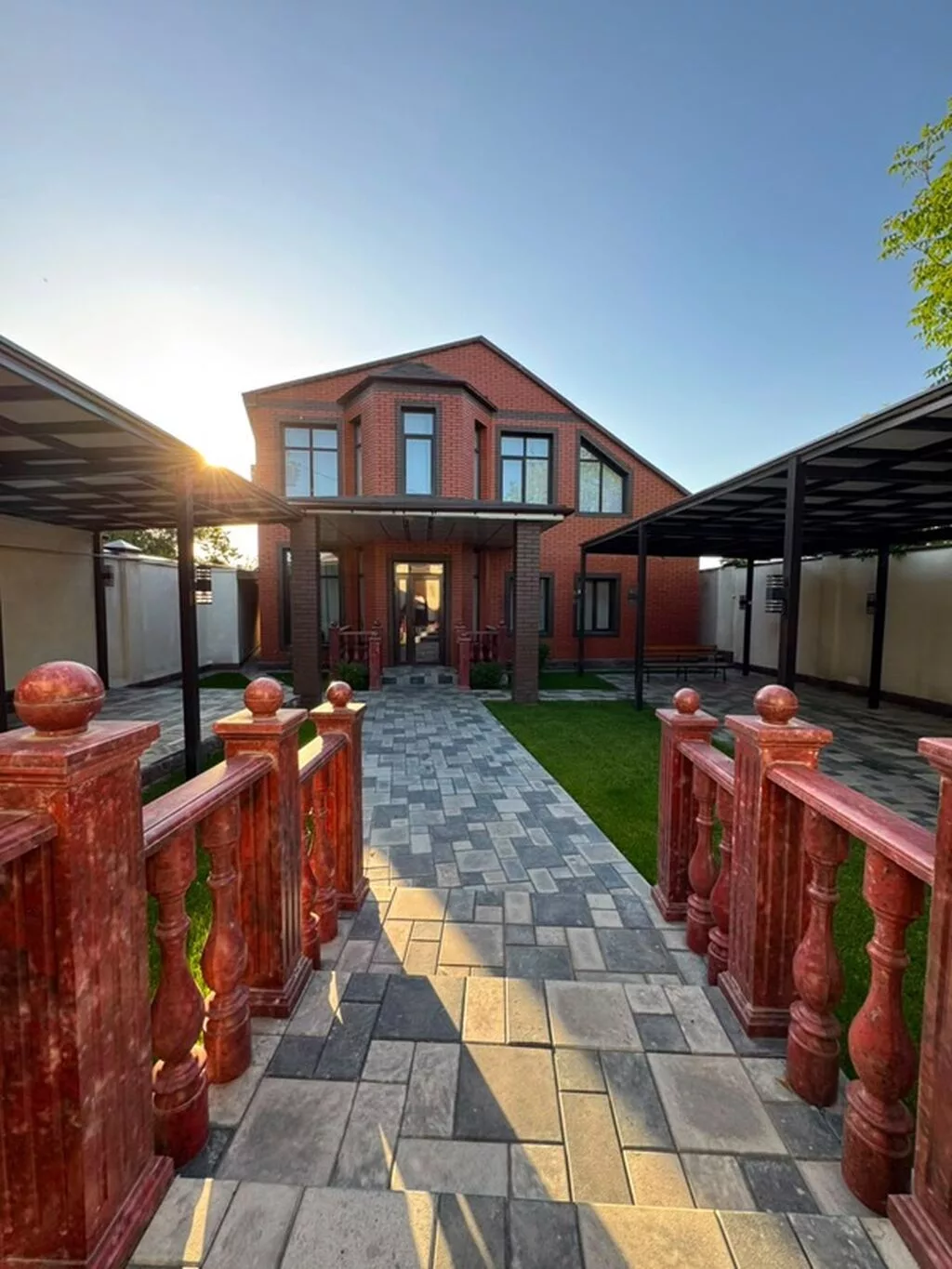 Продается частный дом двух этажный 📍 Адрес: Киргизия-1 📐 Площадь