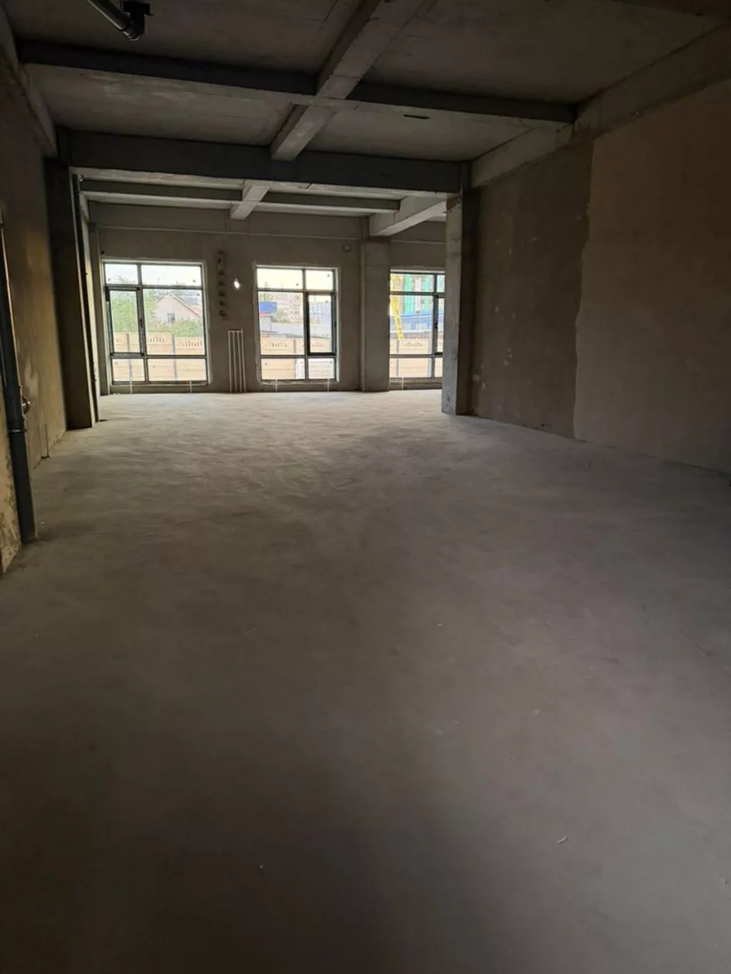 Продажа офисов 122 м², Без ремонта, Многоэтажное здание, 1 этаж