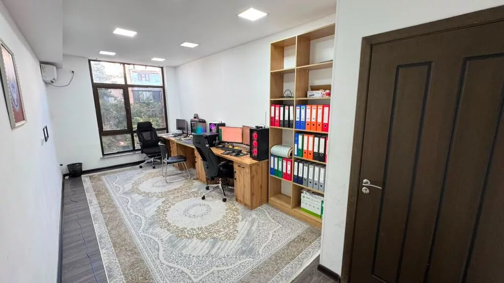 Продажа офисов 109 м², С ремонтом, 3 этаж