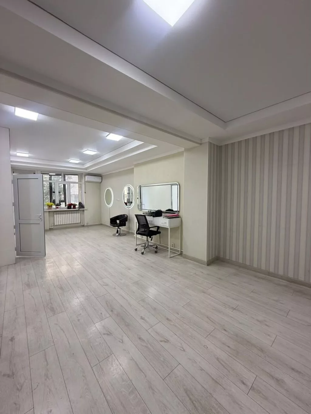 Продажа офисов 76 м², С ремонтом, Многоэтажное здание, 1 этаж