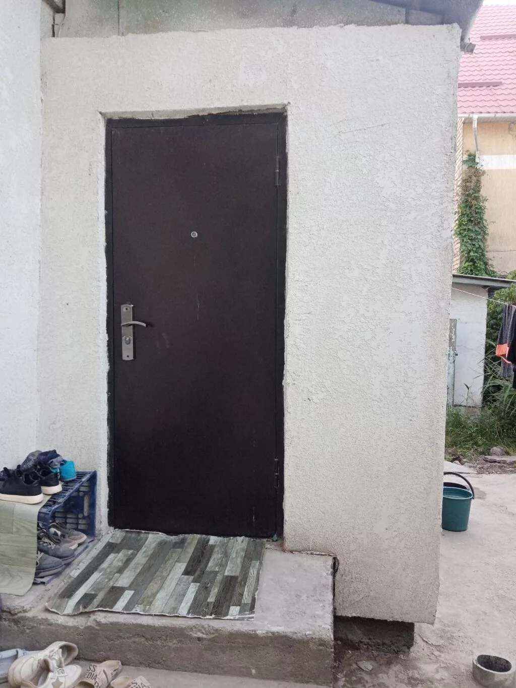 Продаётся полдома с двором и хозпостройками в районе рынка «Баят»