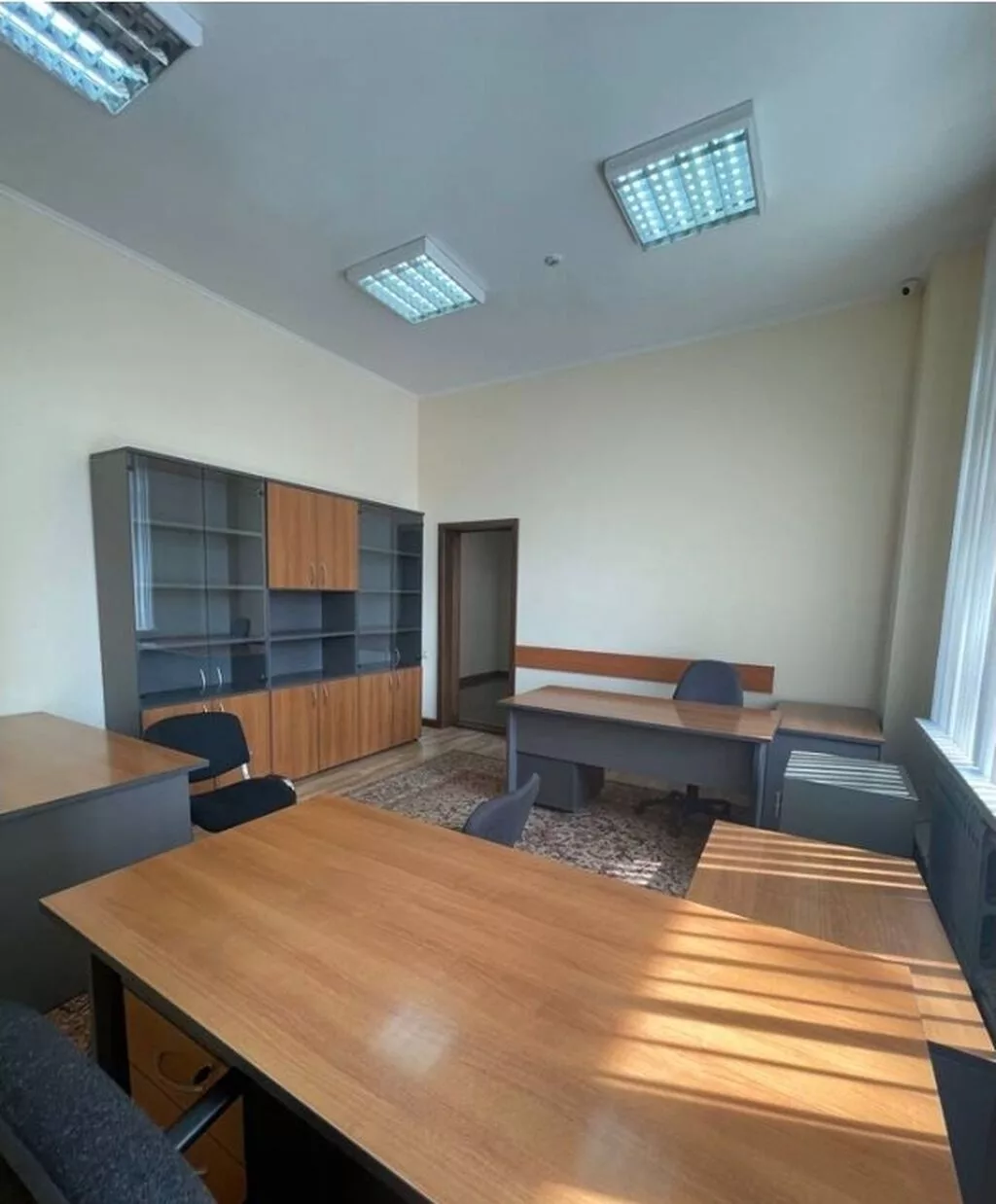 Аренда офисов, 300 м², В жилом комплексе, 1 линия, С отдельной кухней, С отдельным входом