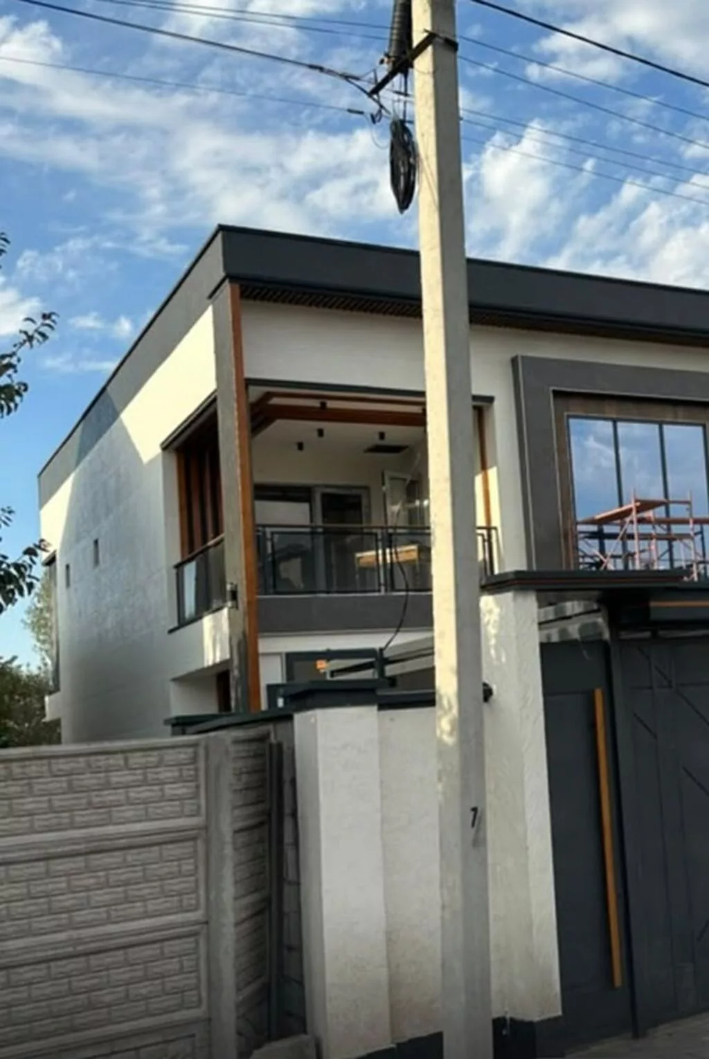 6 комнат и более, 200 м², 2 соток, Бишкек, Ак-Ордо ж/м Собственник