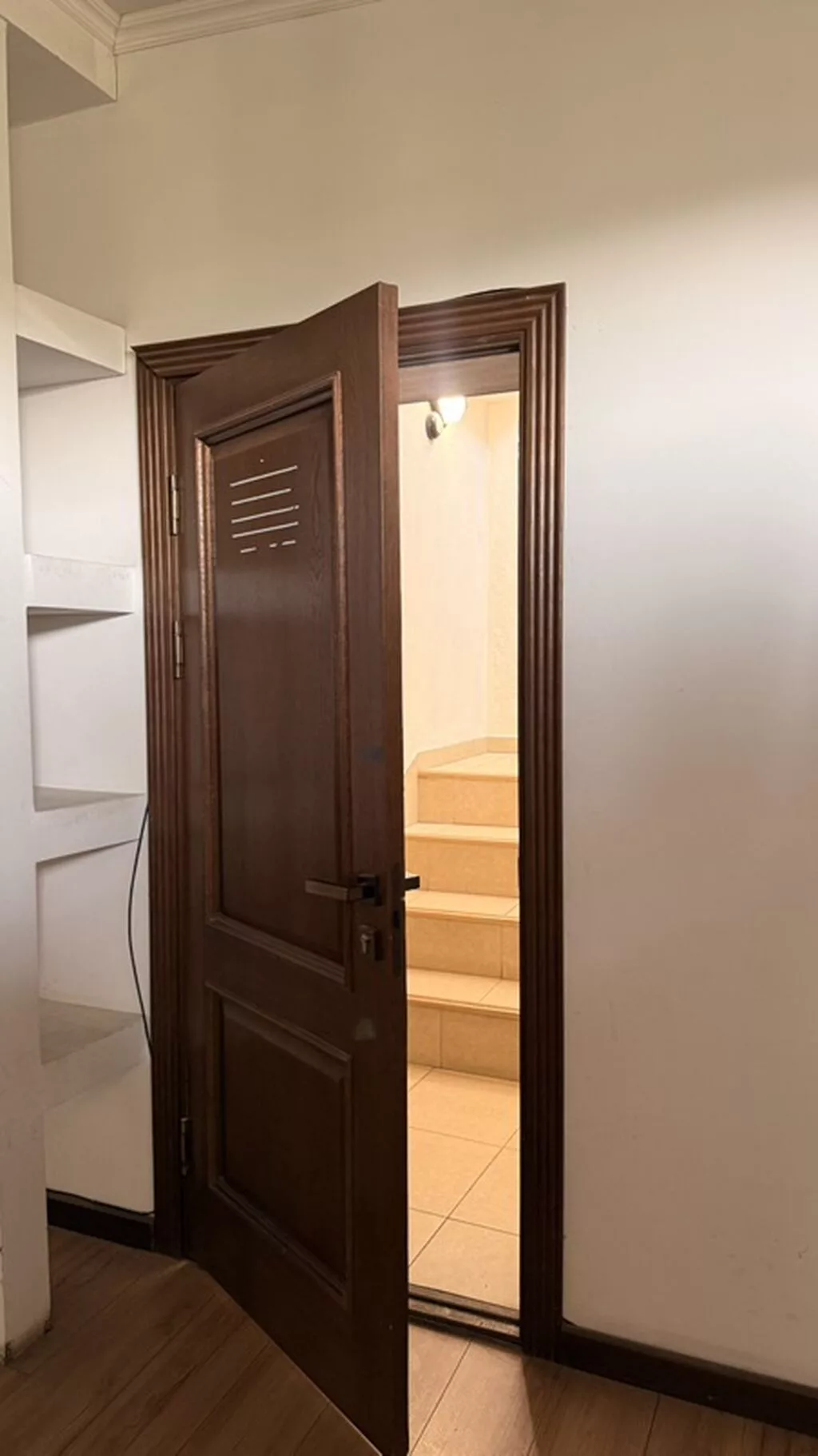 Сдаю Офис целиком: Колл-центр, IT-компания, Авиакасса, 100 м², В административном здании, С ремонтом, Первая линия, С отдельным входом, С отдельным санузлом