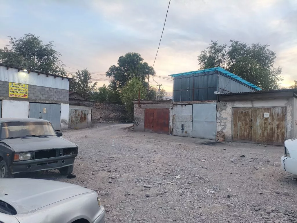 Гараж (капитальный, отдельно стоящий), в центре города возле ЖД