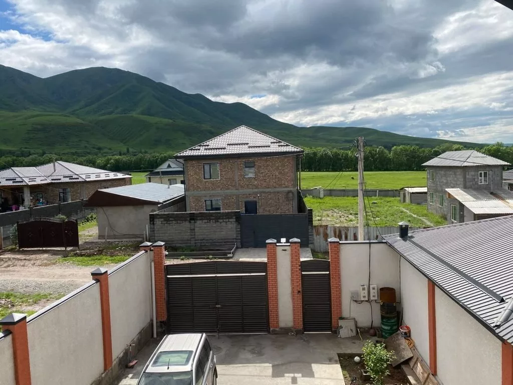 6 комнат и более, 250 м², 4 соток, Арашан, Собственник