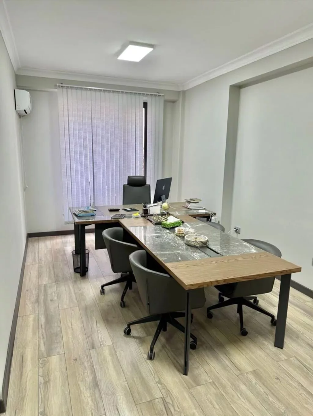 Аренда офисов, 65 м², В жилом комплексе, 1 линия, С отдельным входом