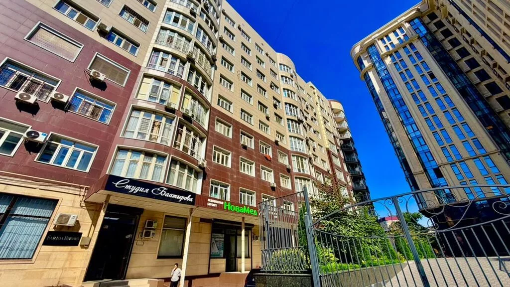 Срочно! Продаю, Ком.пом.,147кв., 1 этаж, 7 мкр, ЖК Мега СИТИ, 370