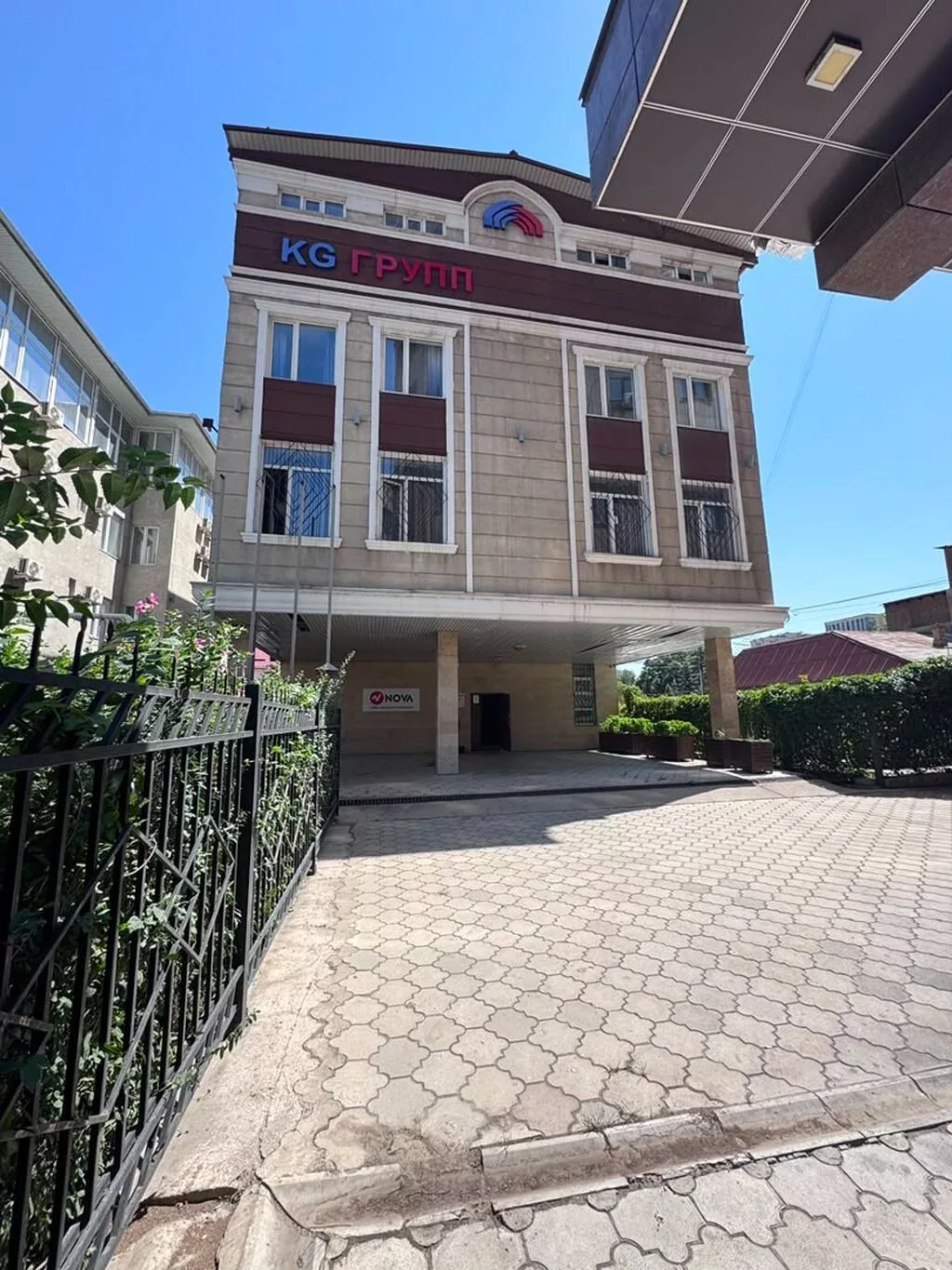 Сдаю The entire office: 1100 м², В бизнес центре, С ремонтом, 1 линия, С отдельным входом