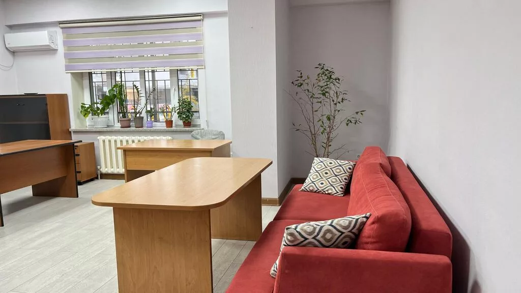 Продажа офисов 87 м², С ремонтом, Многоэтажное здание, 1 этаж