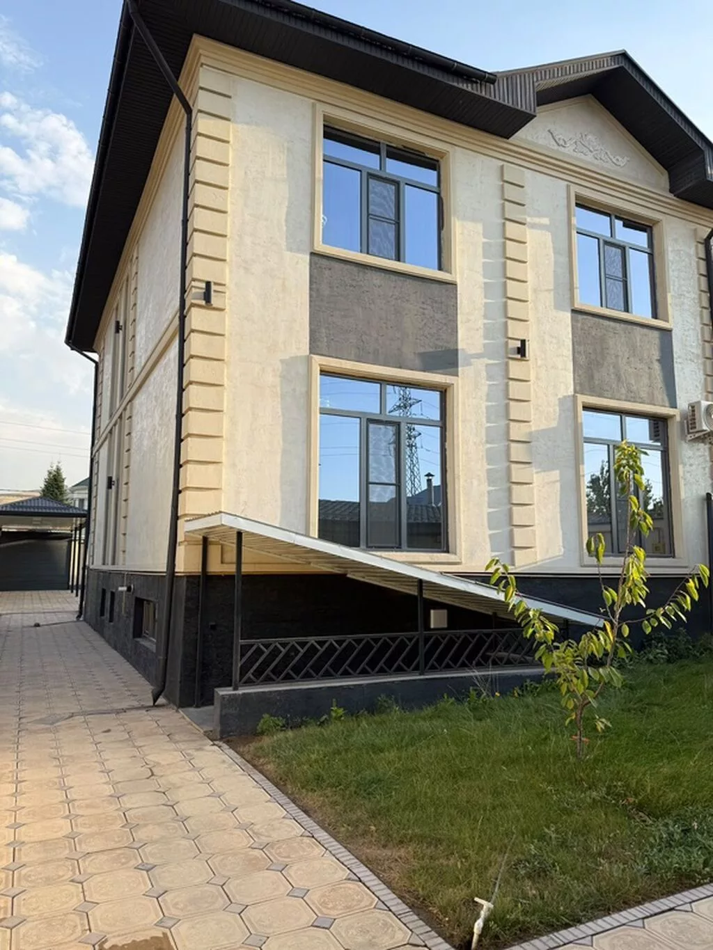 6 комнат и более, 241 м², 4 соток, Бишкек, Ынтымак ж/м Собственник