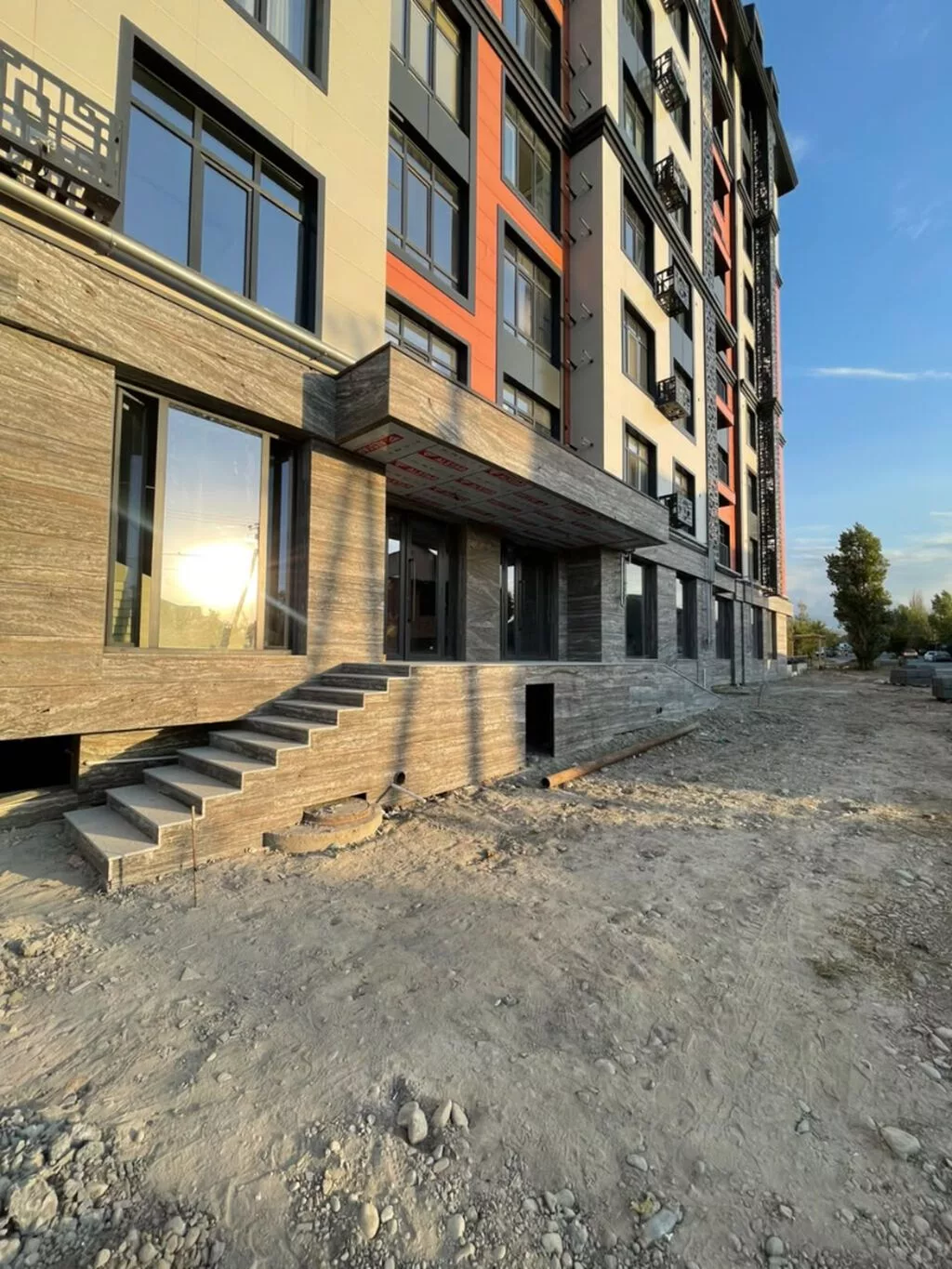 Продажа офисов 670 м², Без ремонта, Многоэтажное здание, 1 этаж