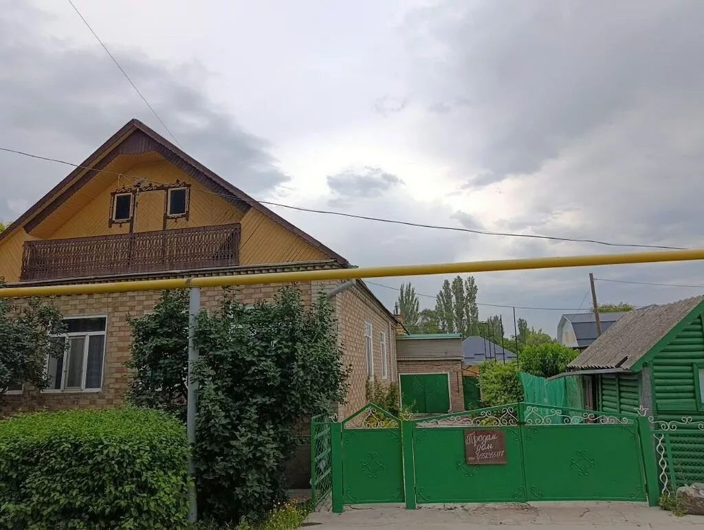 Продаётся кирпичный жилой дом с приусадебным участком в с