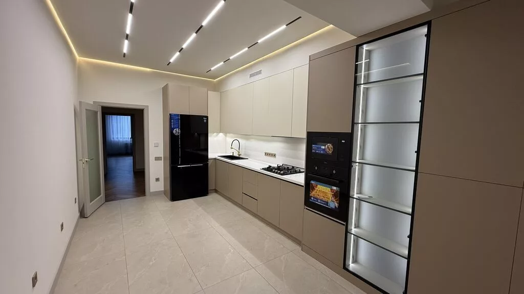 3 комнаты, 107 м², Южная Магистраль Элитка, 11 этаж, Евроремонт