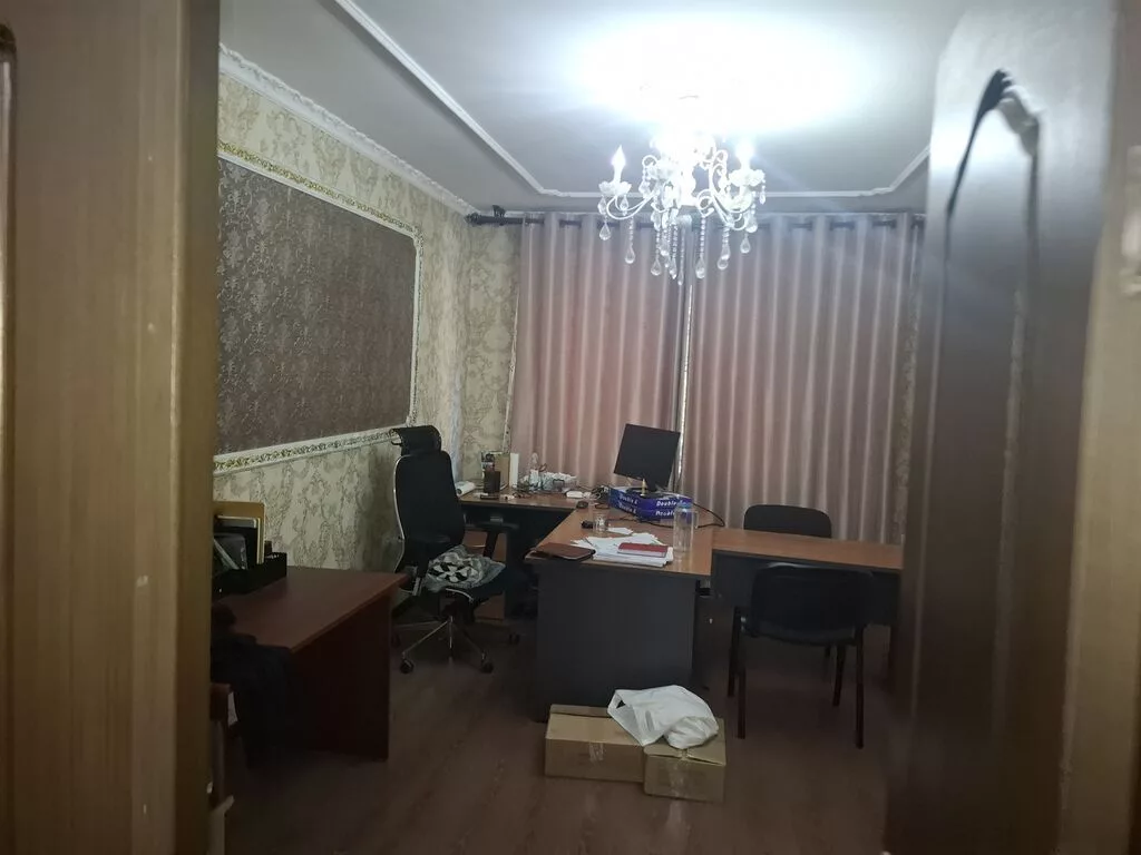 Сдаю The entire office: Сдаю Колл-центр, 90 м², В жилом комплексе, С ремонтом, 1 линия