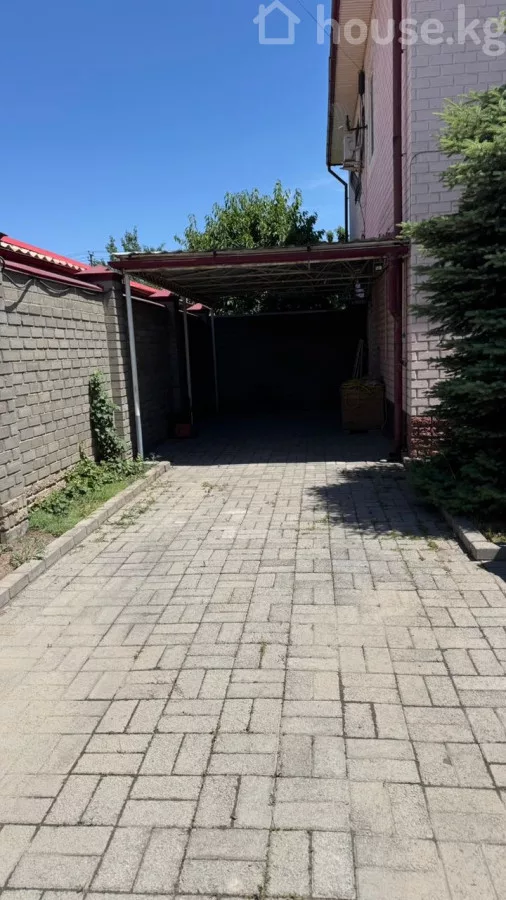 Продажа Дом, 6 и более: город Бишкек, 11 м-н — за 39 415 500 ⃀