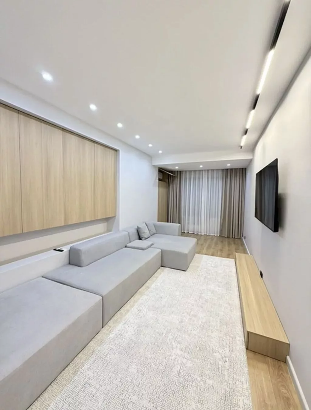 2 комнаты, 81 м², 7 мкр Элитка, 12 этаж, Дизайнерский ремонт