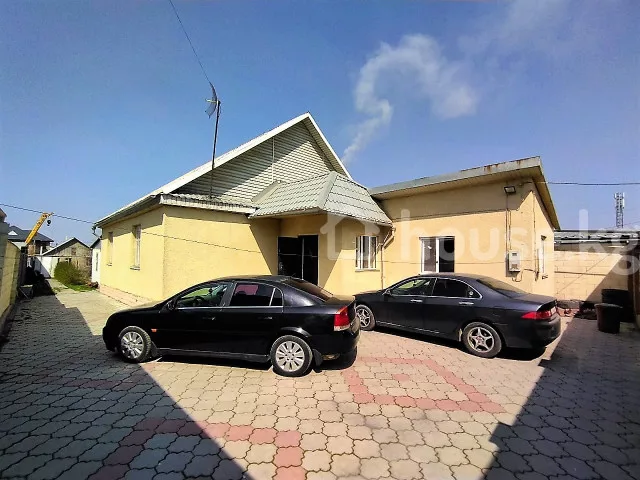 Продажа, дом, 4-комн.: Чуйская область / Бишкек, город Бишкек, Кара-Жыгач ж/м — за 25 401 100 сом