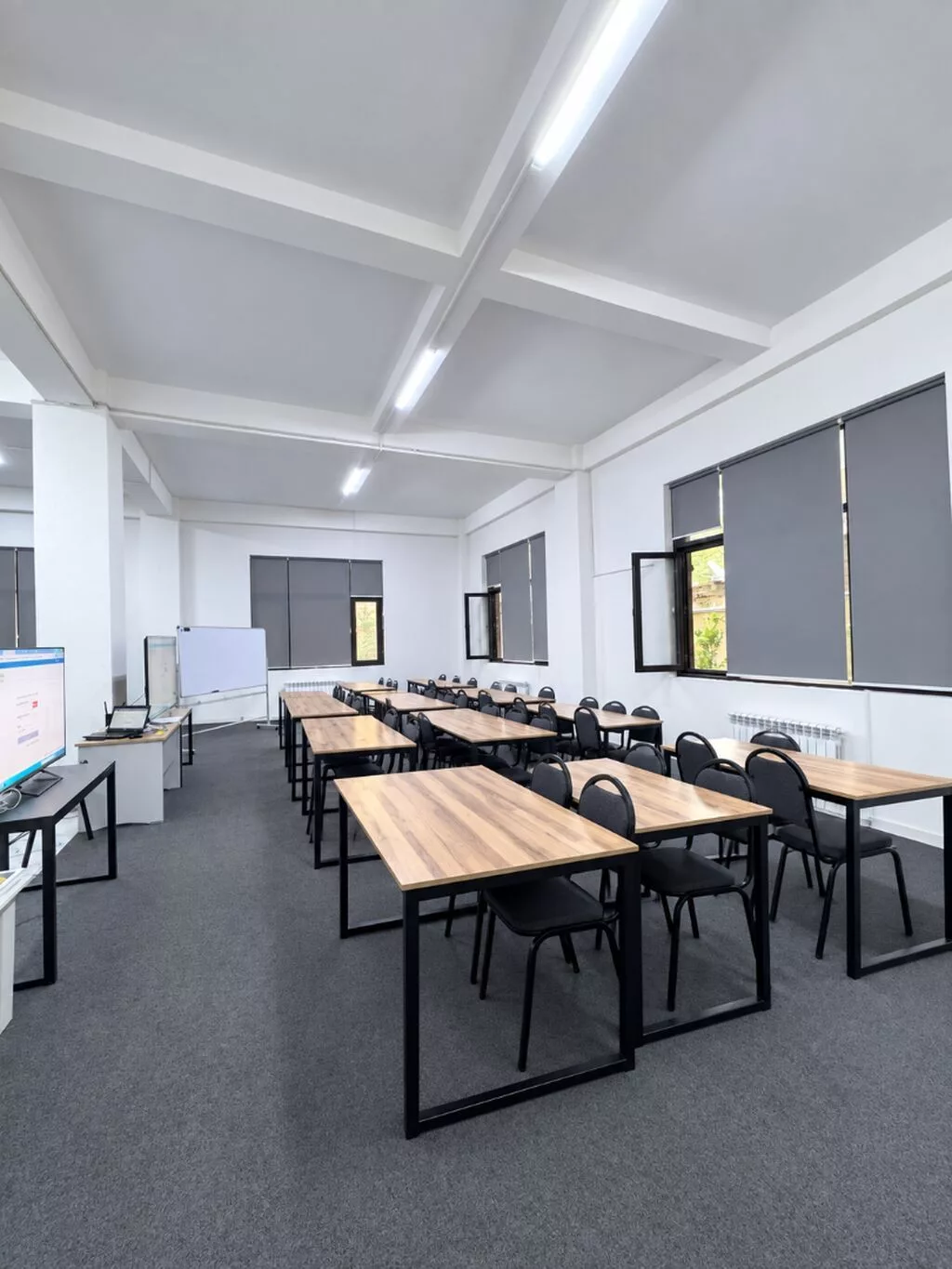 Сдаю The entire office: 189 м², В жилом комплексе, С ремонтом, 1 линия, С отдельным входом, С отдельным сан узлом