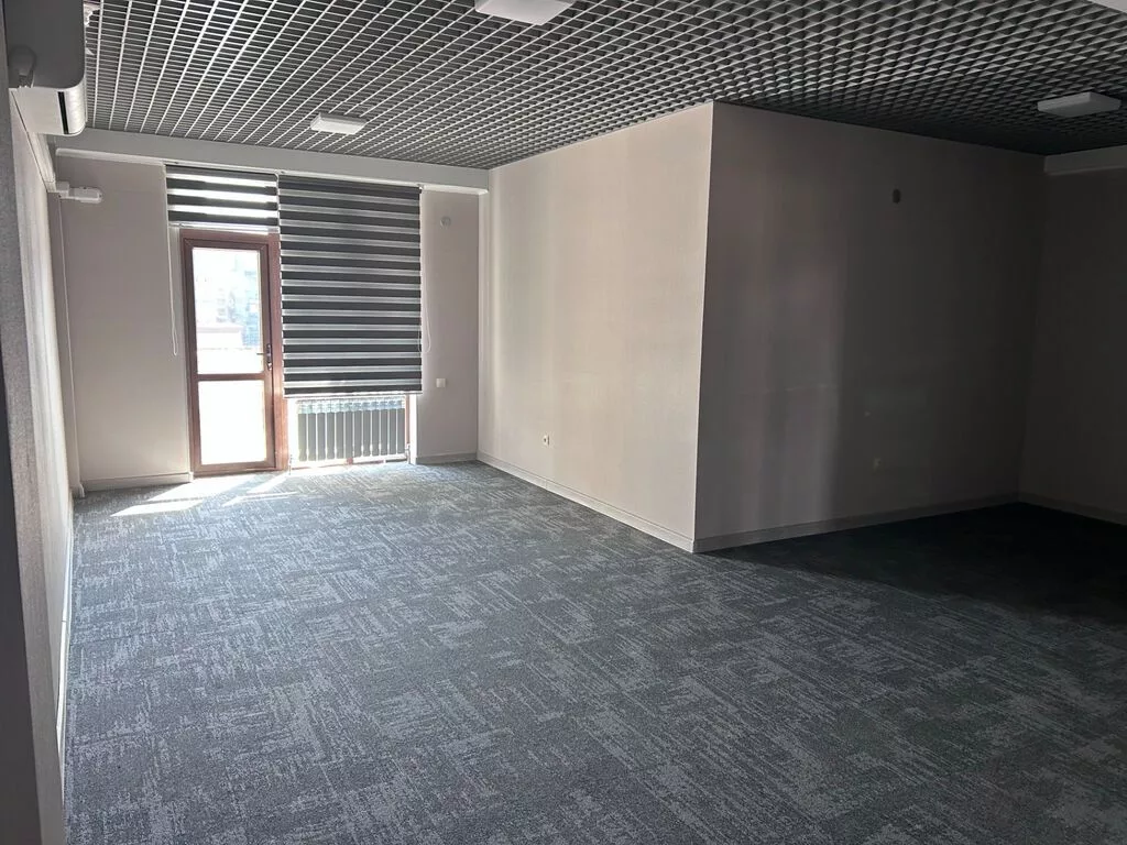 Сдаю Офис целиком: 50 м², В бизнес центре, С ремонтом, С отдельным санузлом, С системой безопасности, С парковкой