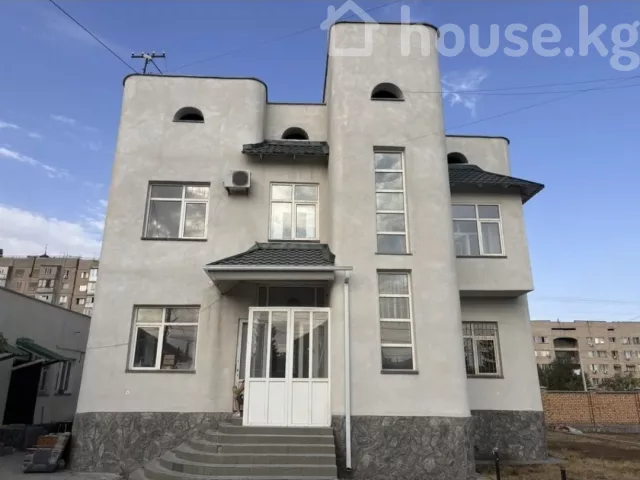 Аренда, дом, 6 и более-комн.: Чуйская область / Бишкек, город Бишкек, Таш Рабат - на долгий срок — за 350 360 сом