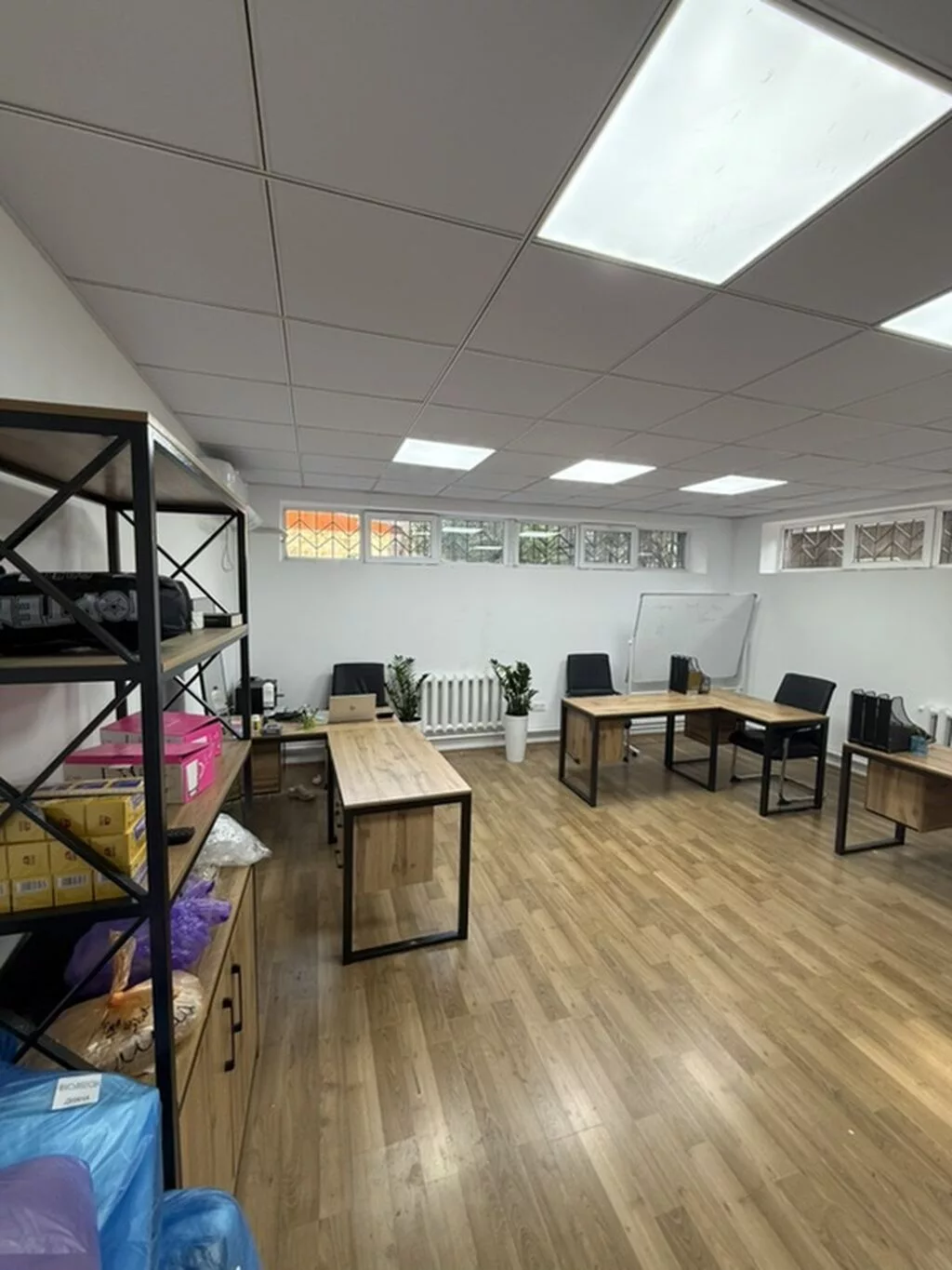 Сдаю Офисный кабинет: 33 м², В жилом комплексе, С ремонтом