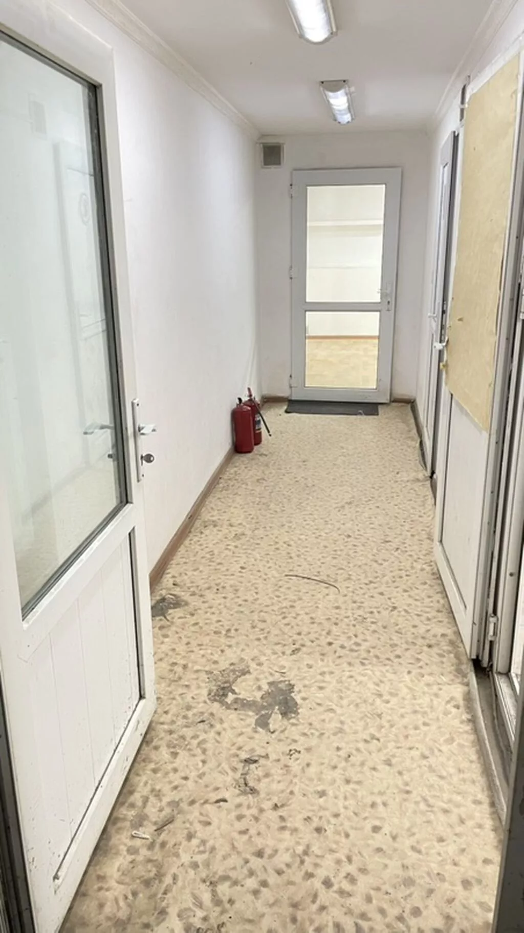 Сдаю Офис целиком: Сдаю Пункт выдачи заказов, 42 м², С ремонтом, Первая линия, С отдельным входом