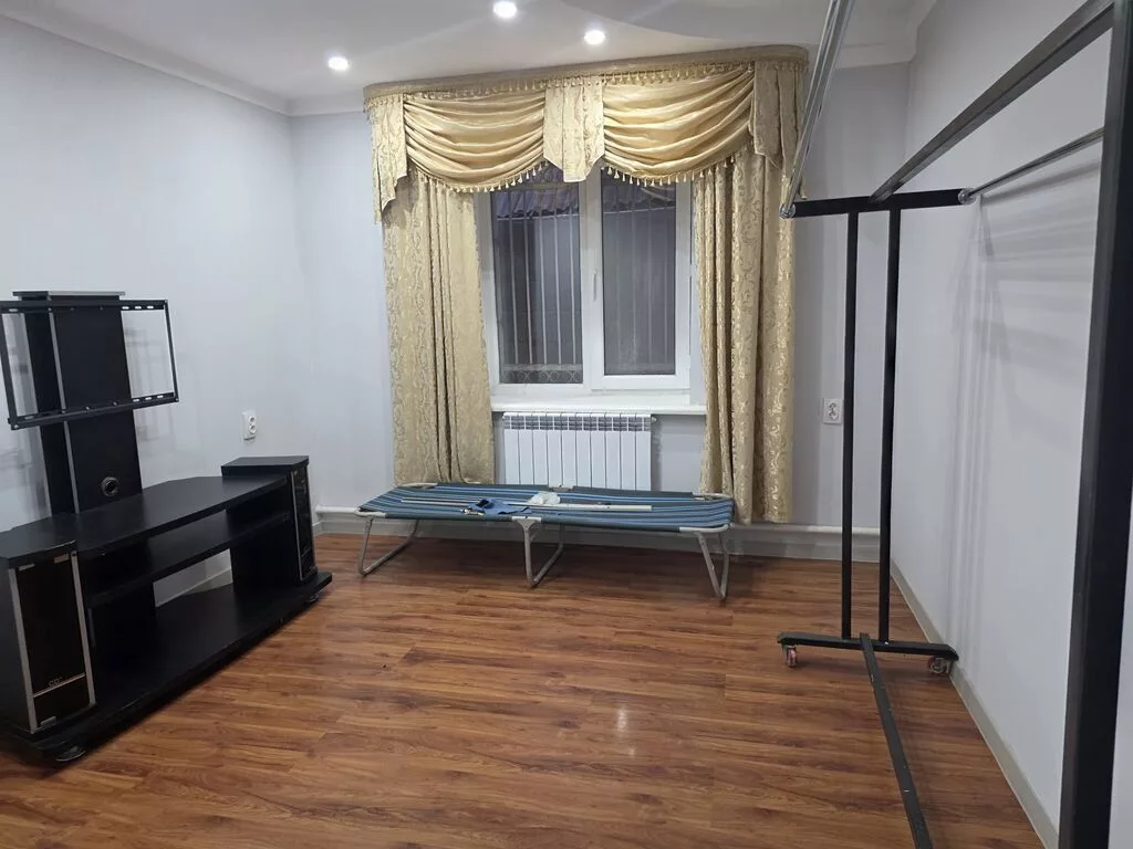 100 м², 5 комнат, Аламединский рынок / базар, Семейным