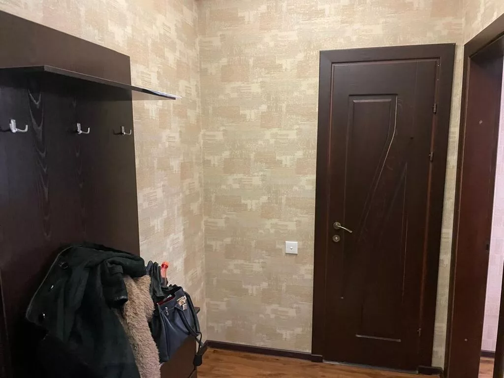Сдаётся 1к квартира в кирпичном доме в мкр Асанбай. 4 этаж из 10. вся