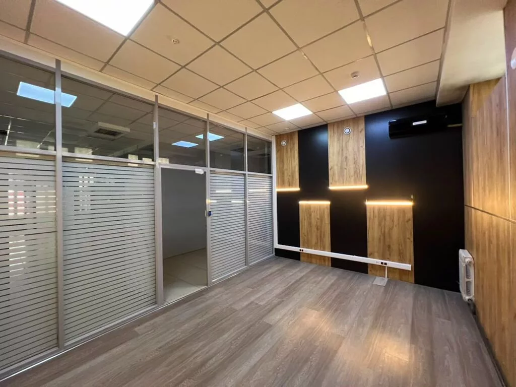 🏢 Сдаётся коммерческое помещение 📍 Район Азия Молл 📐 Площадь: 300 м²