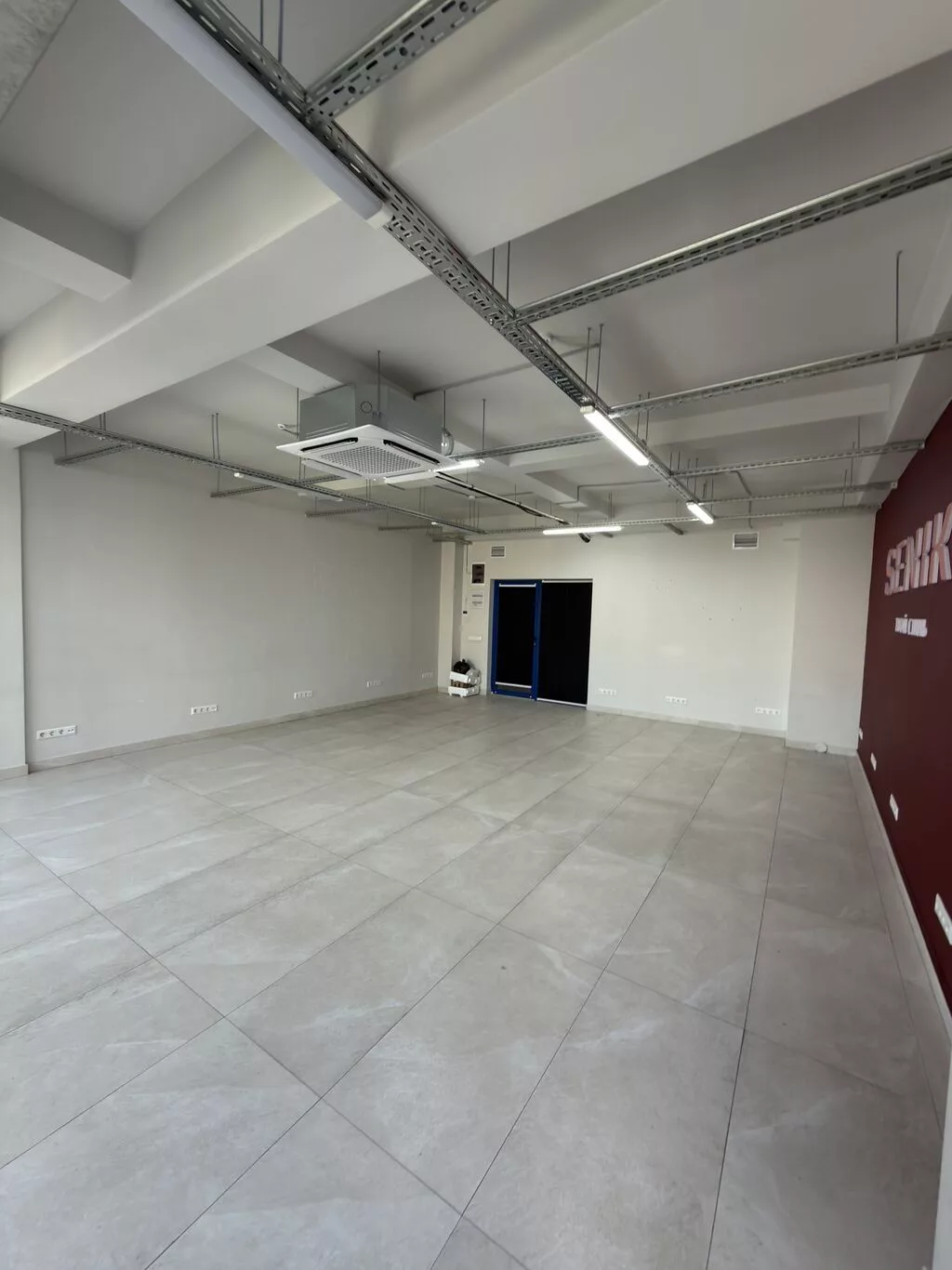 Сдаю The entire office: Сдаю Банковское отделение, Нотариус, 63 м², В бизнес центре, С ремонтом, 1 линия, С системой безопасности, С юридическим адресом