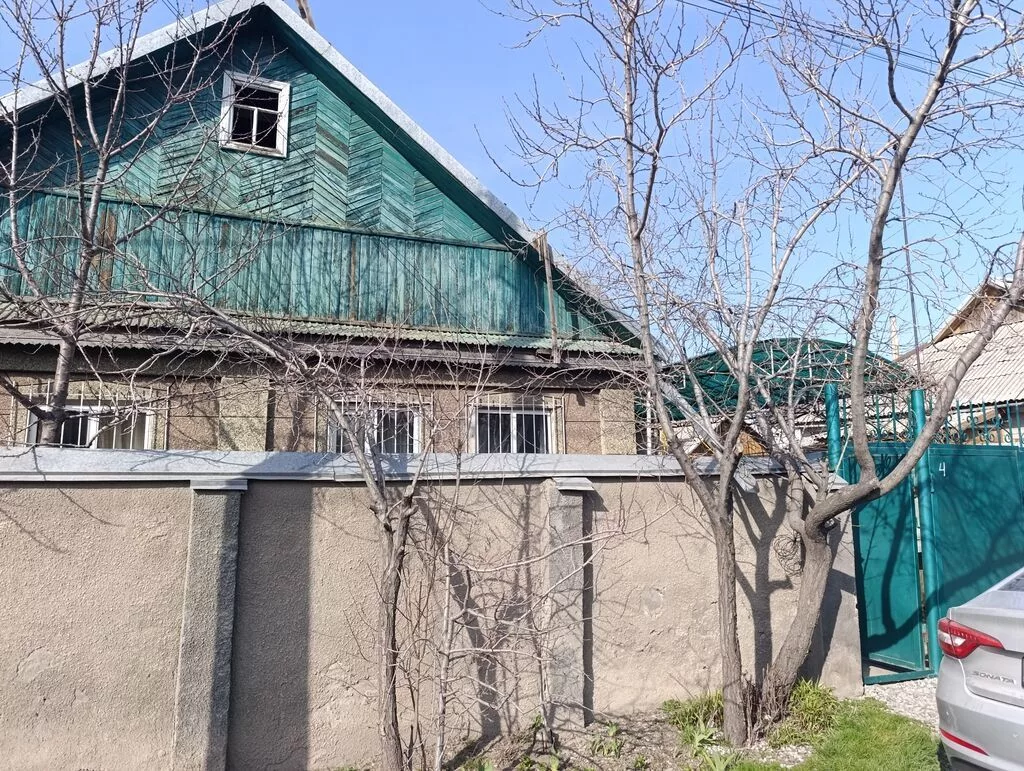 5 комнат, 105 м², 4 соток, Бишкек, Городская больница №4 (ул. Айни) Агентство недвижимости