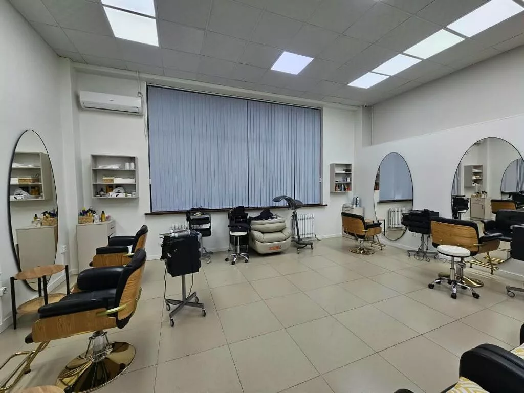 Срочно! Продаю, Ком.пом.,147кв., 1 этаж, 7 мкр, ЖК Мега СИТИ, 370