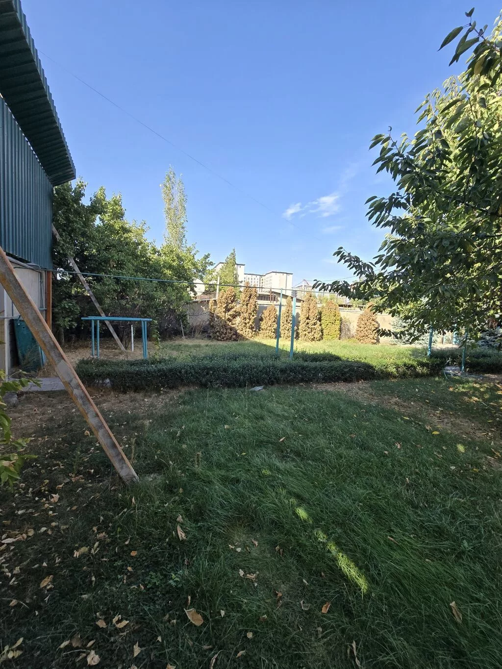 6 комнат и более, 250 м², 8 соток, Бишкек, Джальская больница