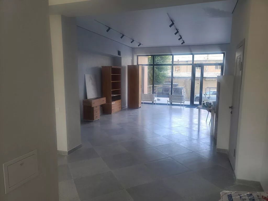 Сдаю Офис целиком: 76 м², В жилом комплексе, С ремонтом, С отдельным входом
