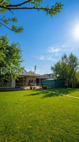 Продажа, дом, 5-комн.: Чуйская область / Бишкек, город Бишкек, с. Новопавловка — за 16 204 150 сом