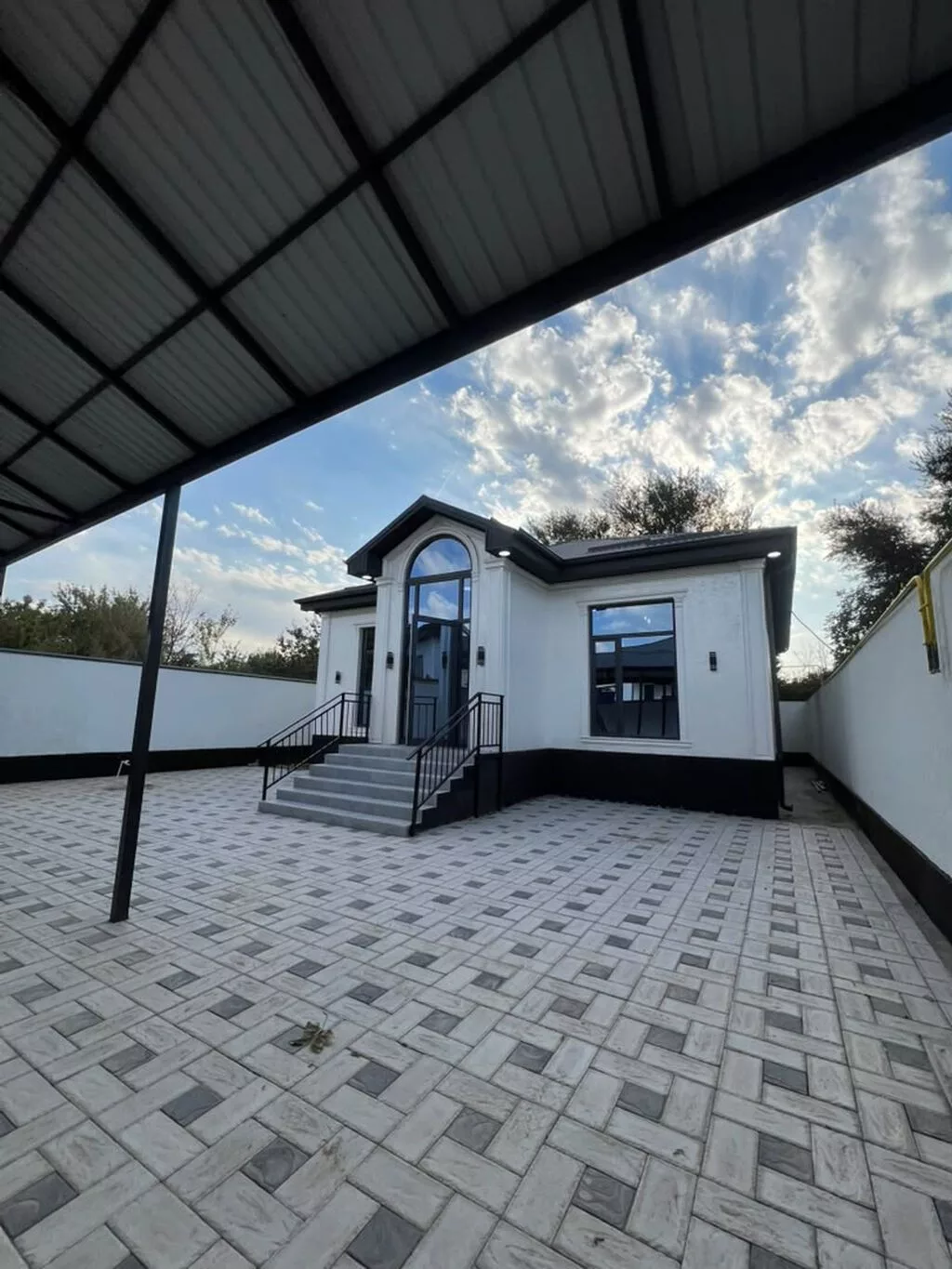 4 комнаты, 140 м², 3 соток, Бишкек, Заря Агентство недвижимости